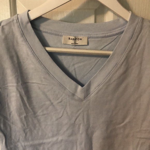 Aritzia Babaton V-Neck Blue Shoulder Pad Sleeveless T-Shirt size S - Picture 2 of 6